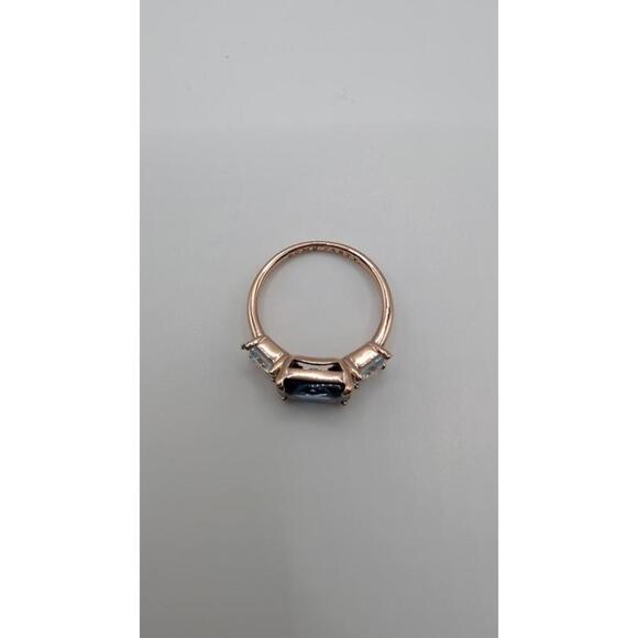 Elegant Blue Gemstone Ring with Side Stones Size 7 - Picture 4 of 9